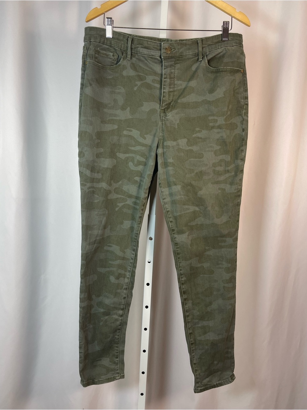 Social Standard Sanctuary Size 16 High Rise Camo Olive Green Skinny Jeans